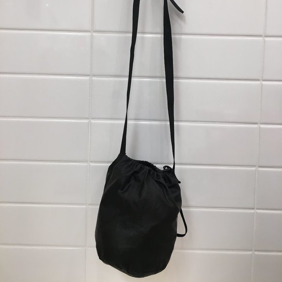 ***SOLD***Patagonia over shoulder travel bag - Picture 3 of 11